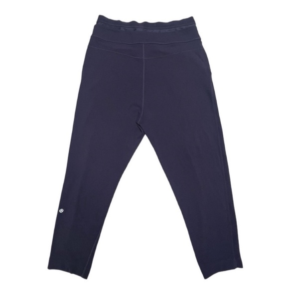 Lululemon Exquisite Trouser Crop in Nightfall
Size 8 - Picture 4 of 5